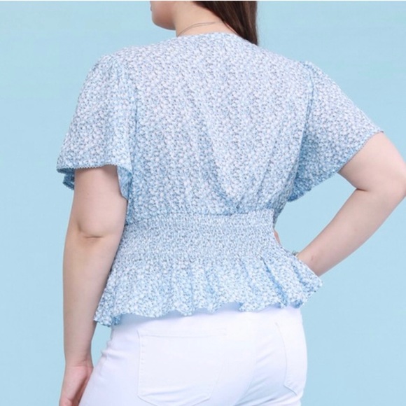 NWT Smocked Dainty Floral Flutter Sleeve Top Plus Sizes - Picture 3 of 10